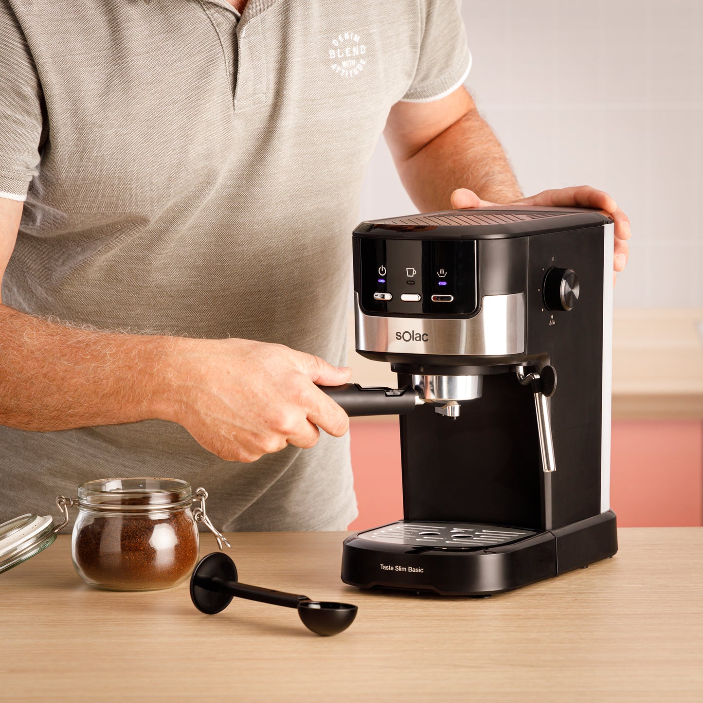 Goûtez la machine à expresso Slim Basic