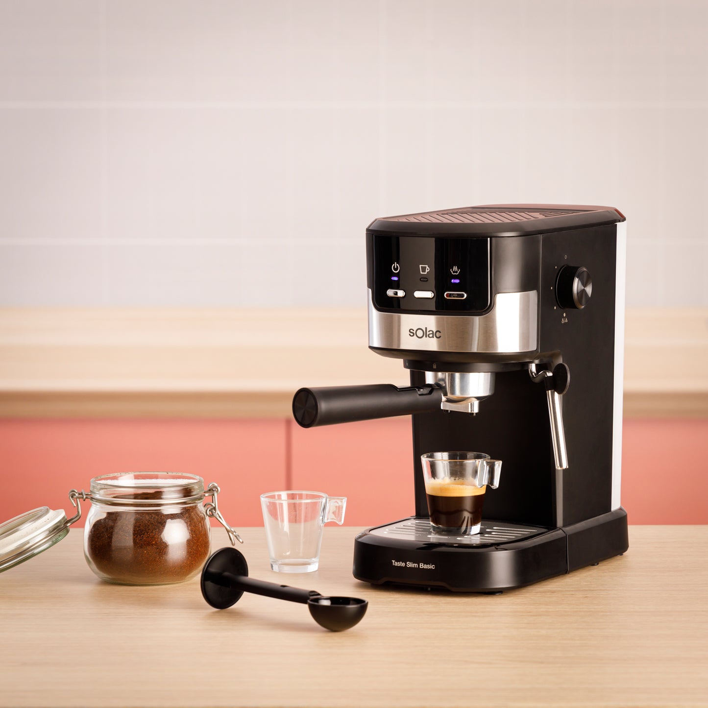Goûtez la machine à expresso Slim Basic