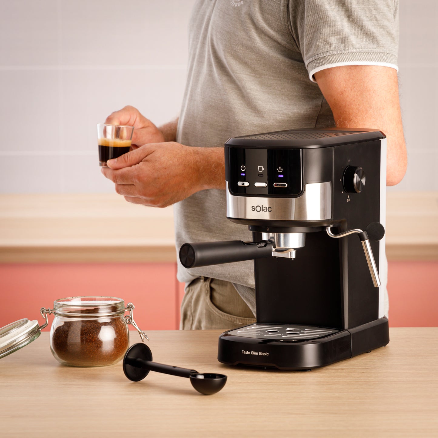 Goûtez la machine à expresso Slim Basic