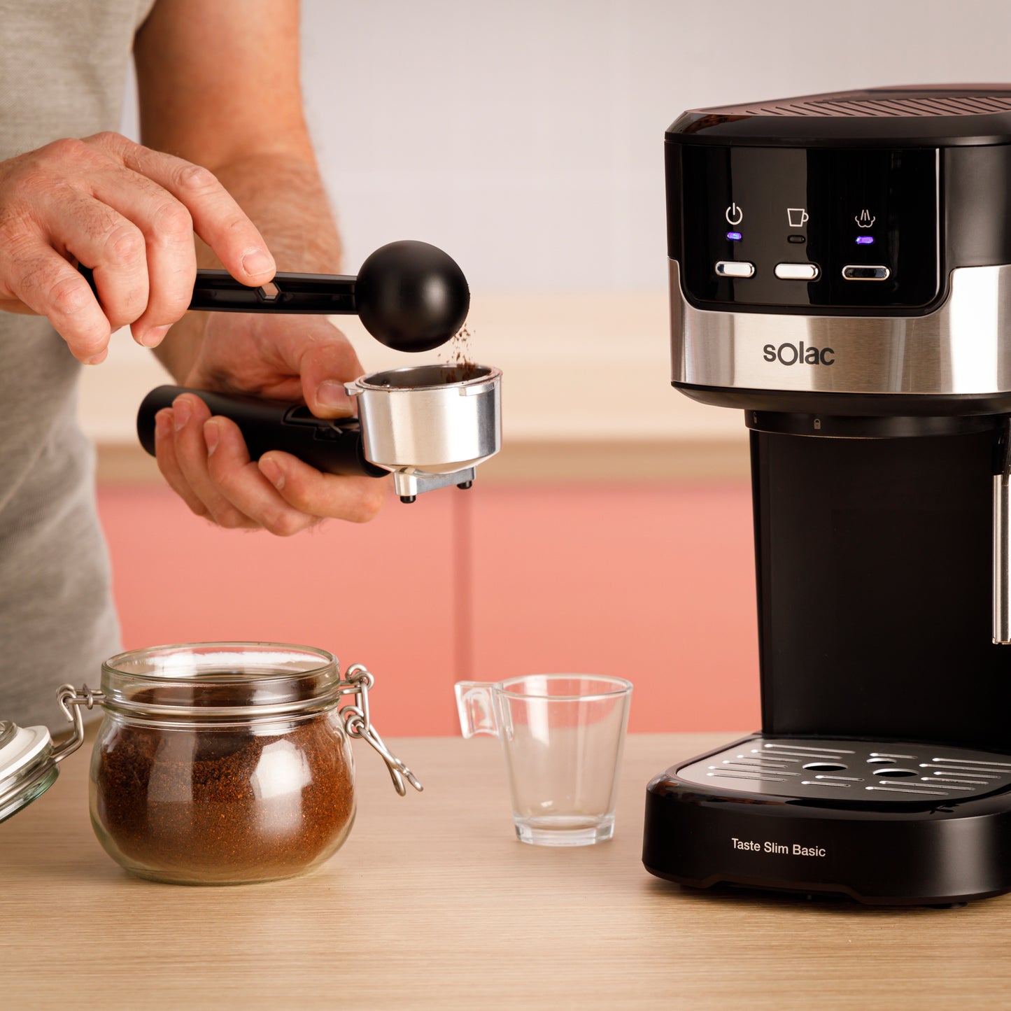 Goûtez la machine à expresso Slim Basic