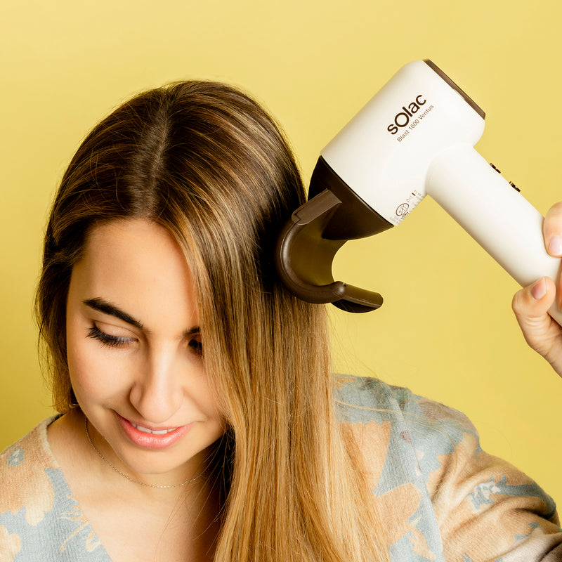 Tecnologia iónica e acessório anti-frizz