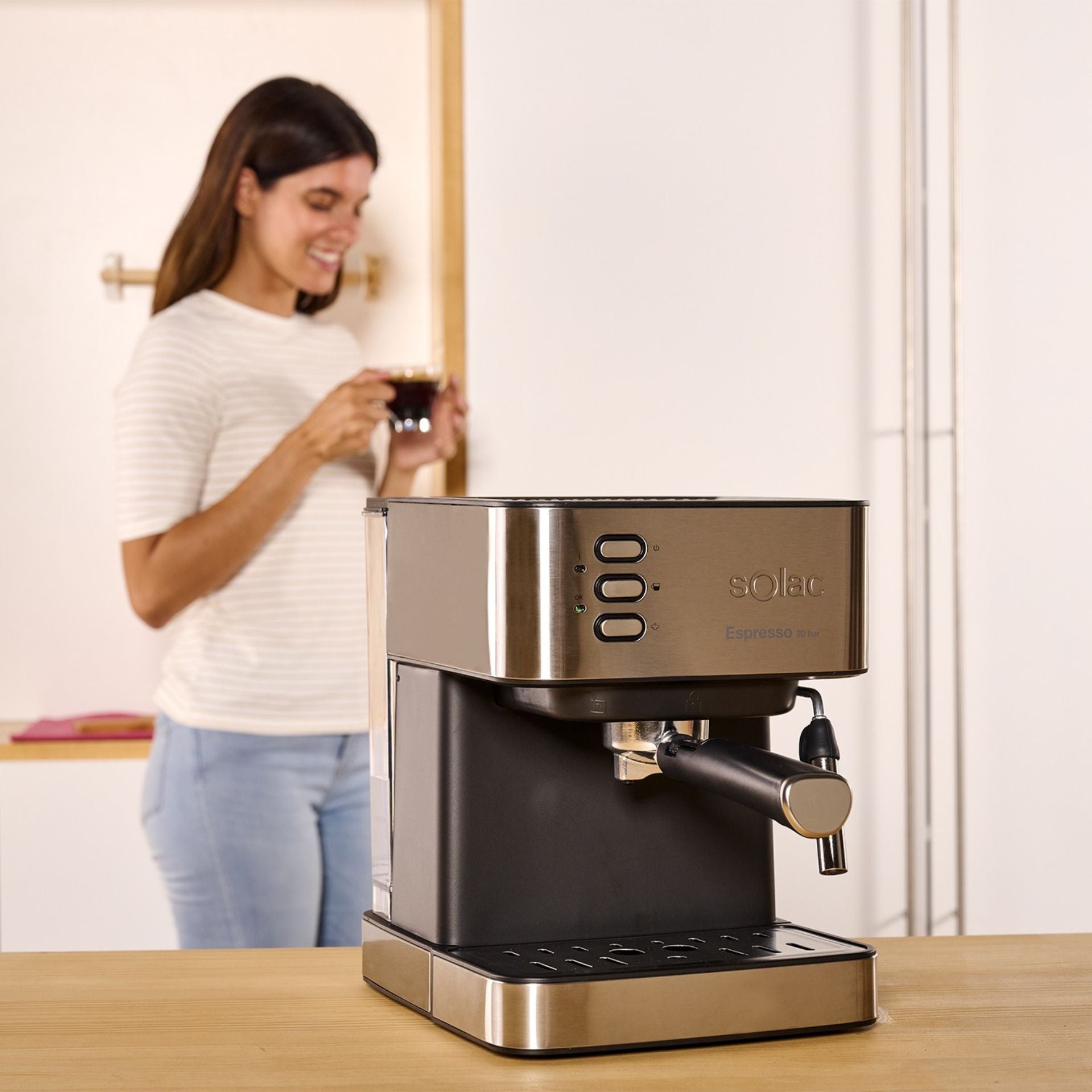 Solac CE4480 Espresso 19 Bar - Cafetera espresso de 19 Bares con  vaporizador, 850 W, 1.6 litros, bandeja calienta tazas, apagado automático,  acero inoxidable : Solac: : Hogar y cocina