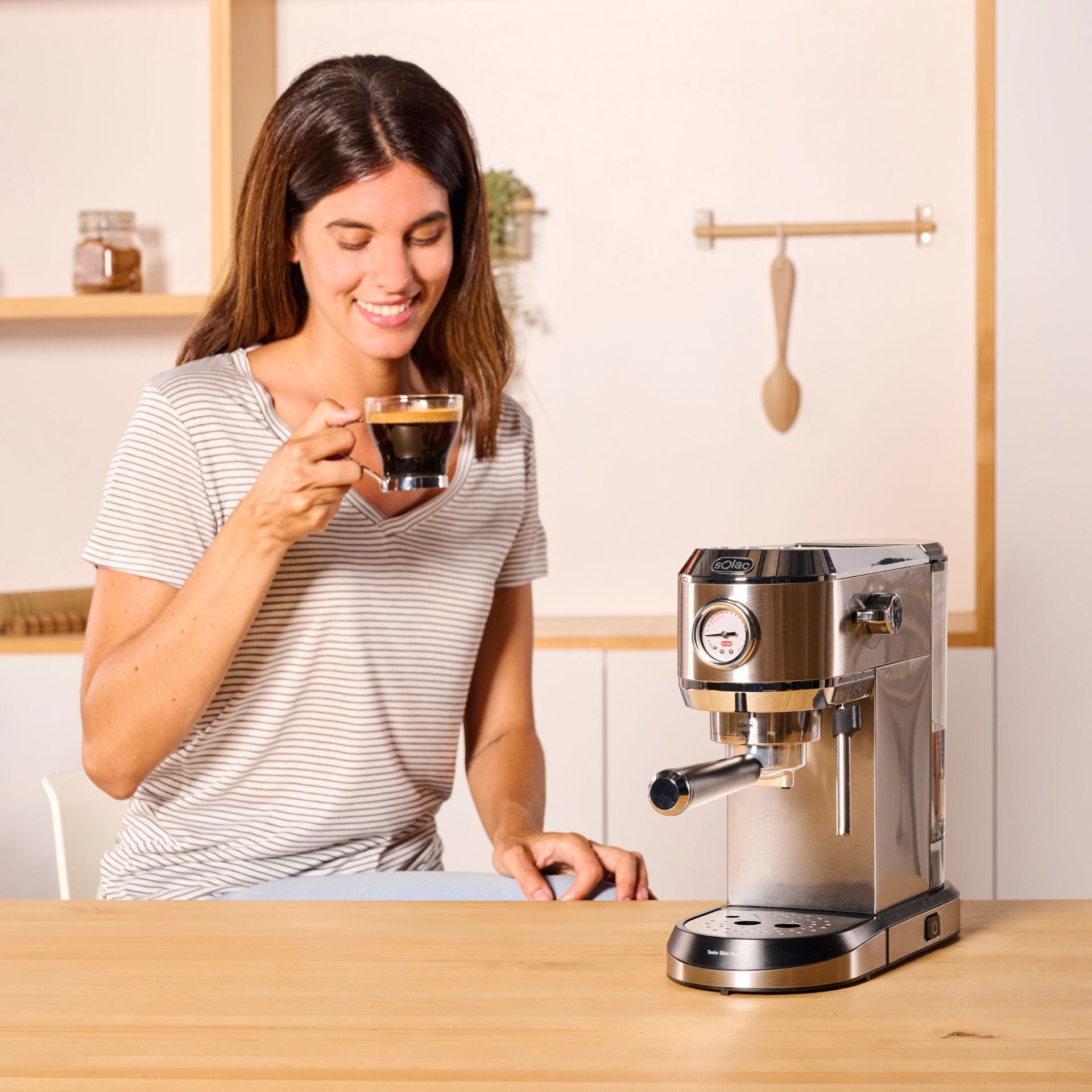 Prepara un café como un barista con una cafetera express para tu hogar